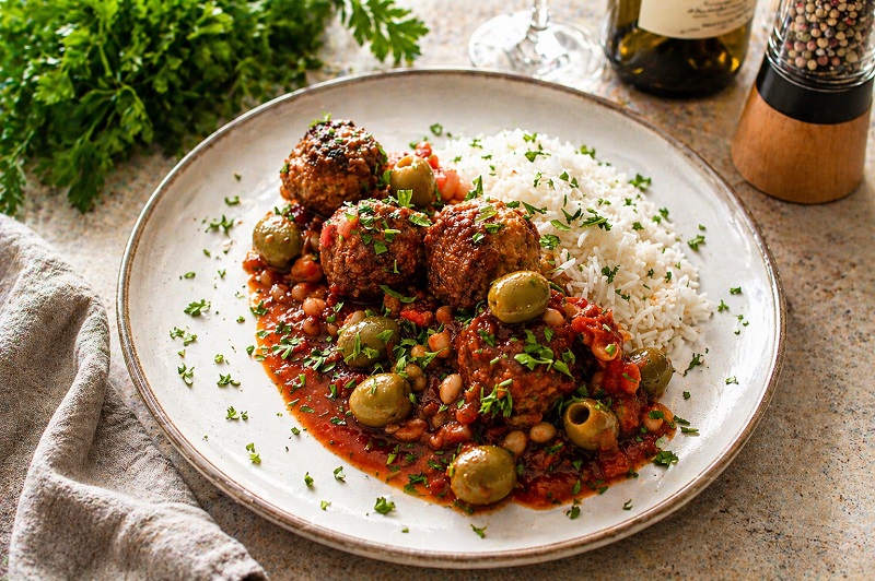 Gehaktballen in een pittige tomatensaus (Rick Stein)