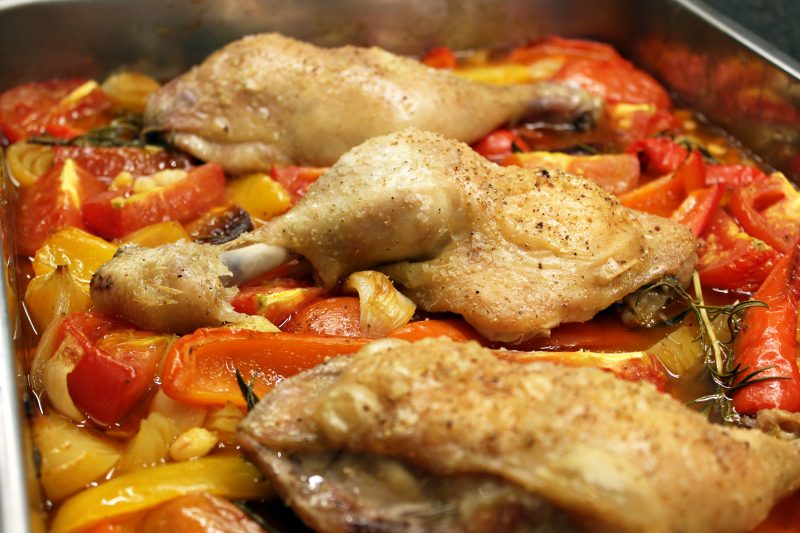 Geroosterde kippenbouten met paprika en chorizo