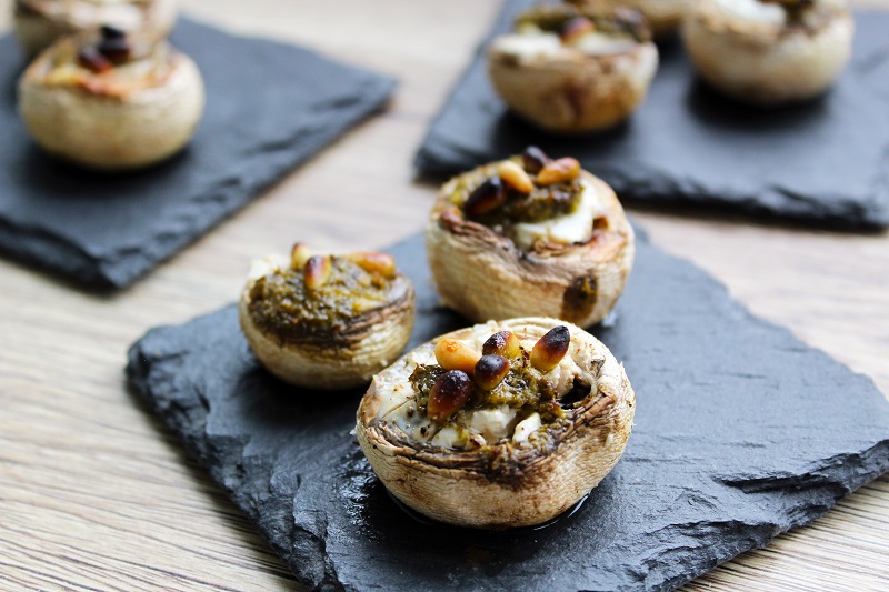 Gevulde champignons met geitenkaas en pesto