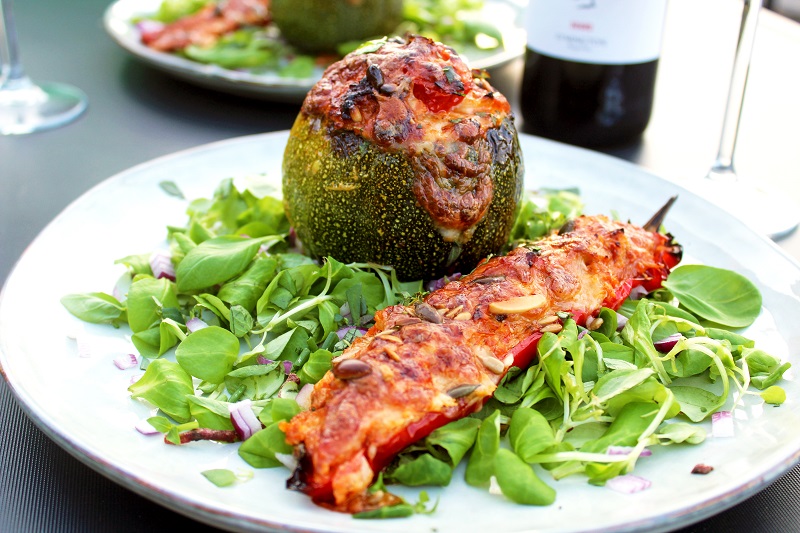 Gevulde courgette en puntpaprika (Sandra Bekkari)