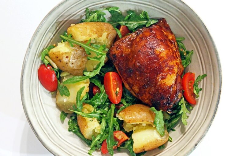 Kip op de grill met een salade van gepofte aardappelen (Jeroen Meus)