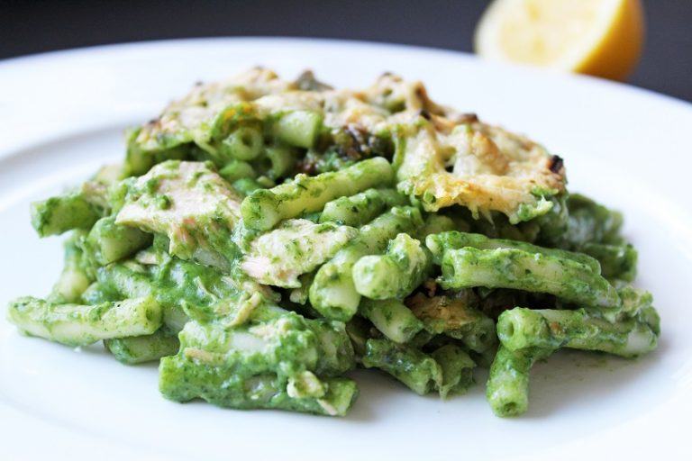 Macaroni met zalm, spinazie en kaassaus (Jeroen Meus)