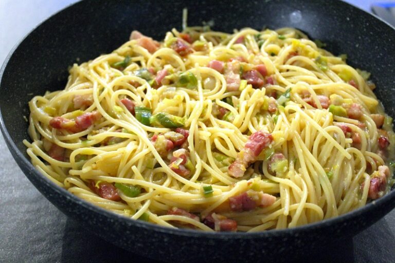 Pasta carbonara met spek en prei (Jeroen Meus)