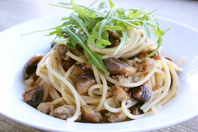 Pasta met gehakt, champignons en parmezaan (Jeroen Meus)