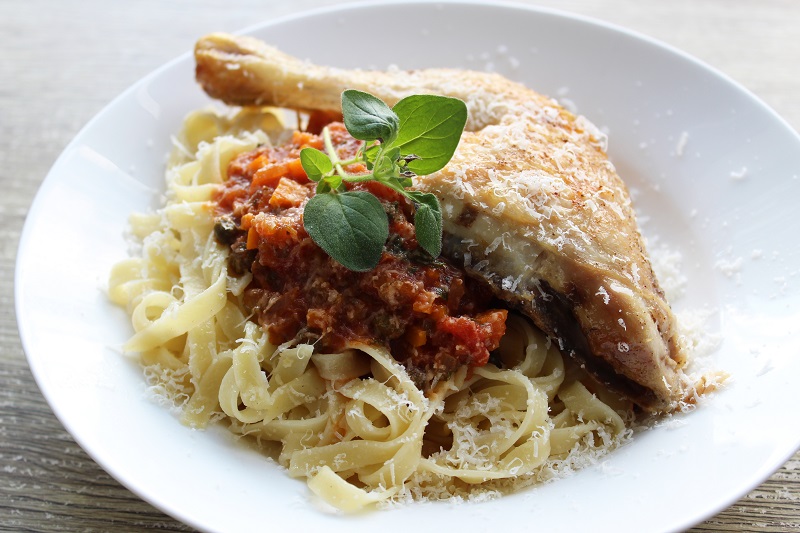 Pasta met kip en tomatensaus (Loïc Van Impe)