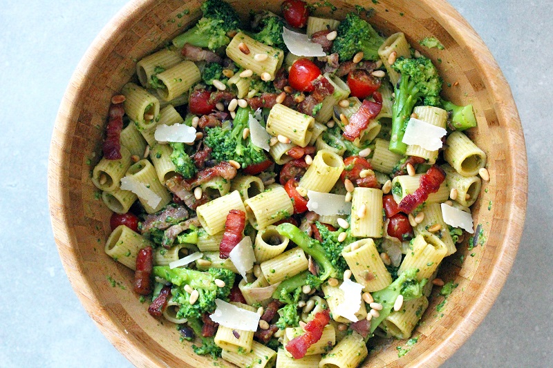 Pasta pesto met spek en broccoli