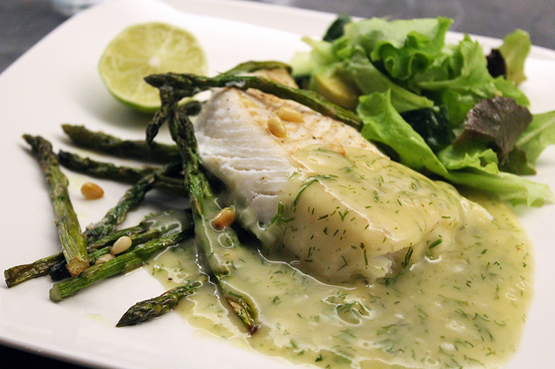 Schelvishaasje met aspergepunten en dillesaus