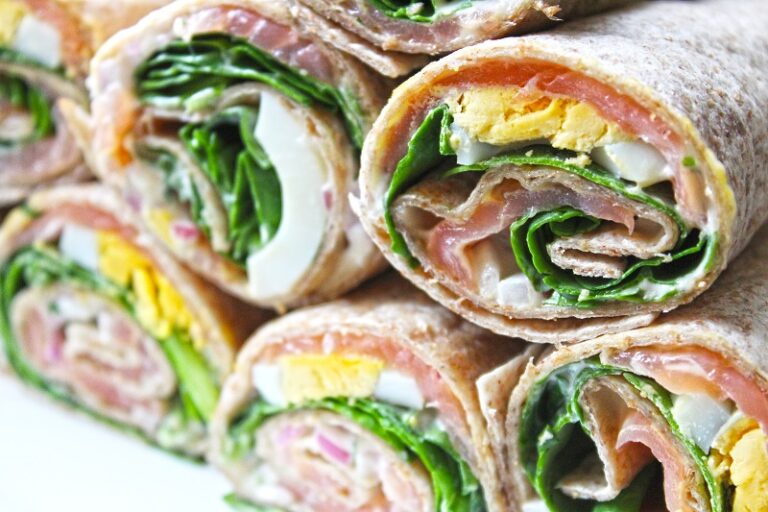 Wraps met zalm, ei en mosterdmayo